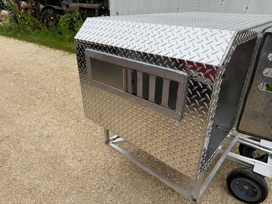 Wide Three-Hole Dog Box
