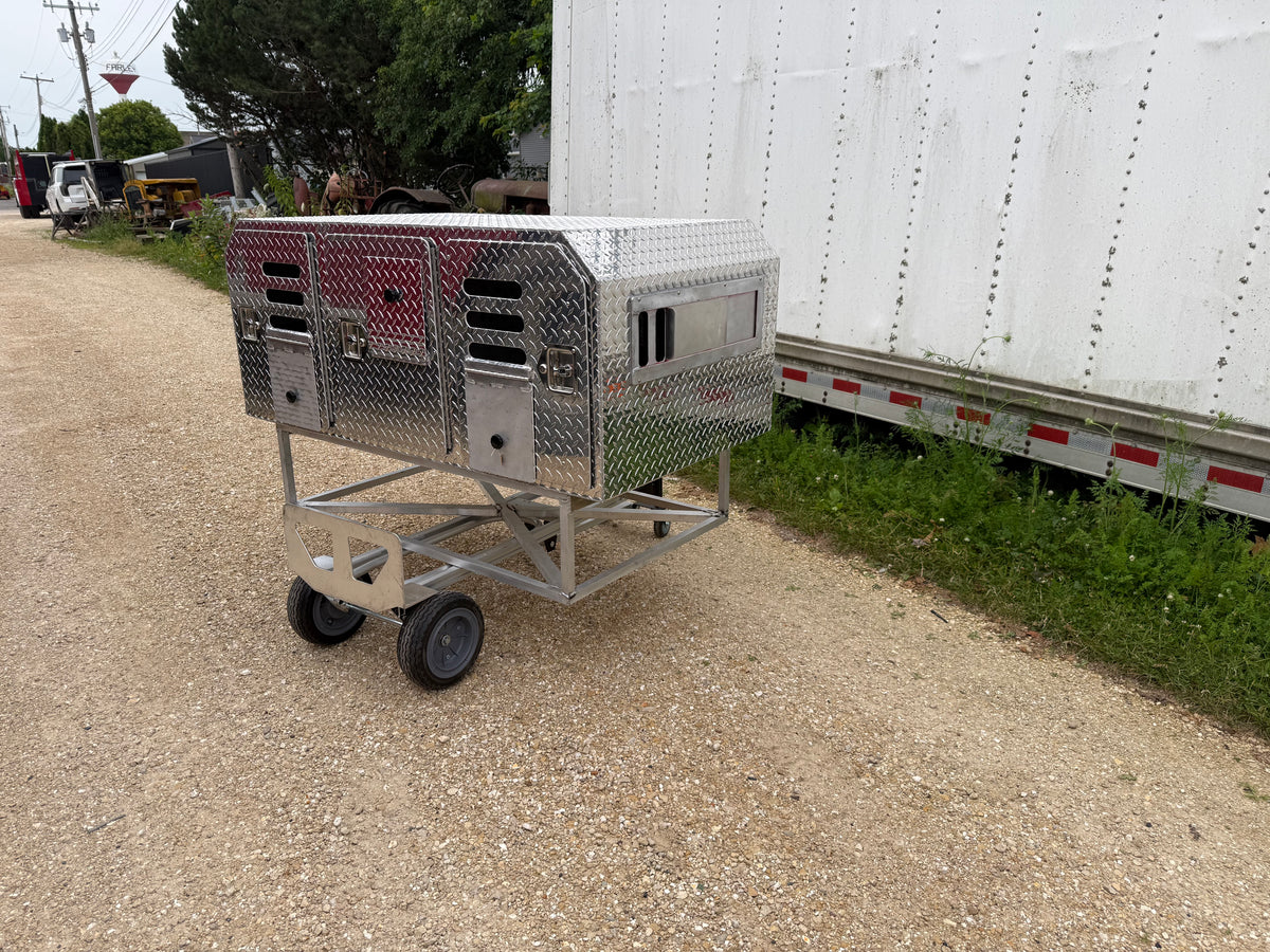 Wide Three-Hole Dog Box