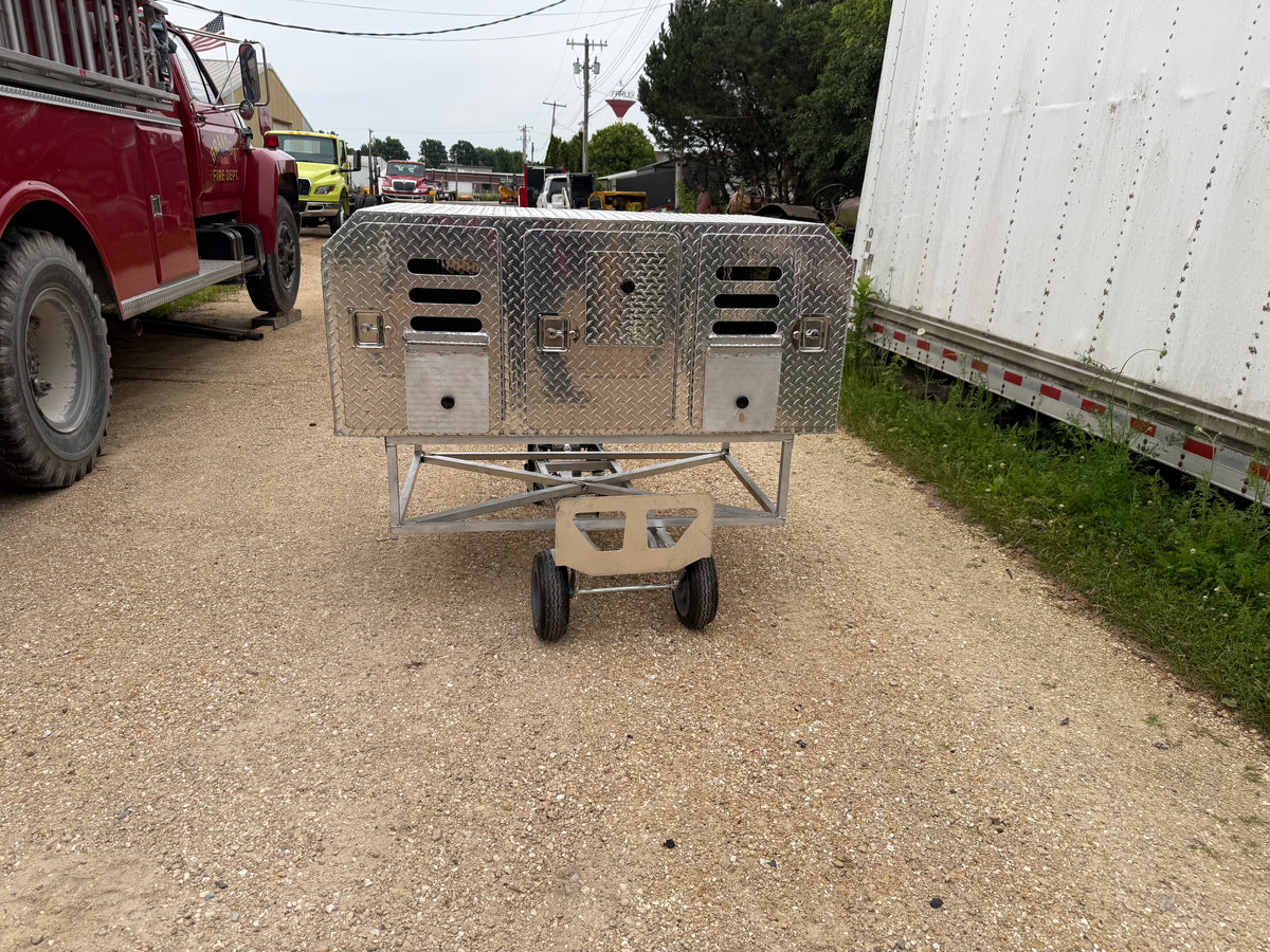 Wide Three-Hole Dog Box