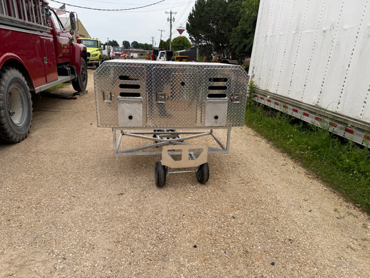 Wide Three-Hole Dog Box