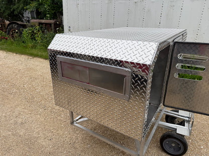 Wide Three-Hole Dog Box